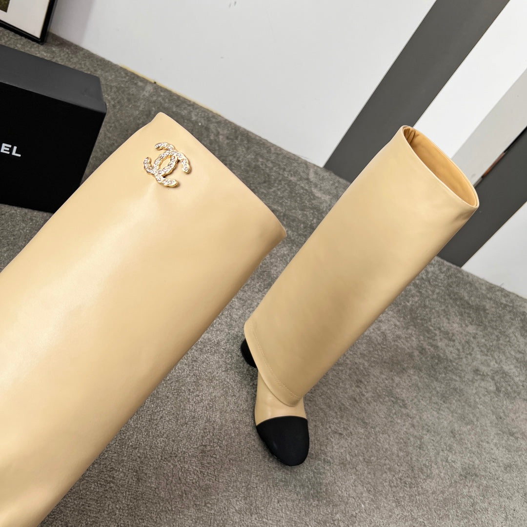 CHANEL 25S HIGH BOOTS 55MM IN CARAMEL BEIGE CALFSKIN AND BLACK CANVAS GOLD HARDWRE